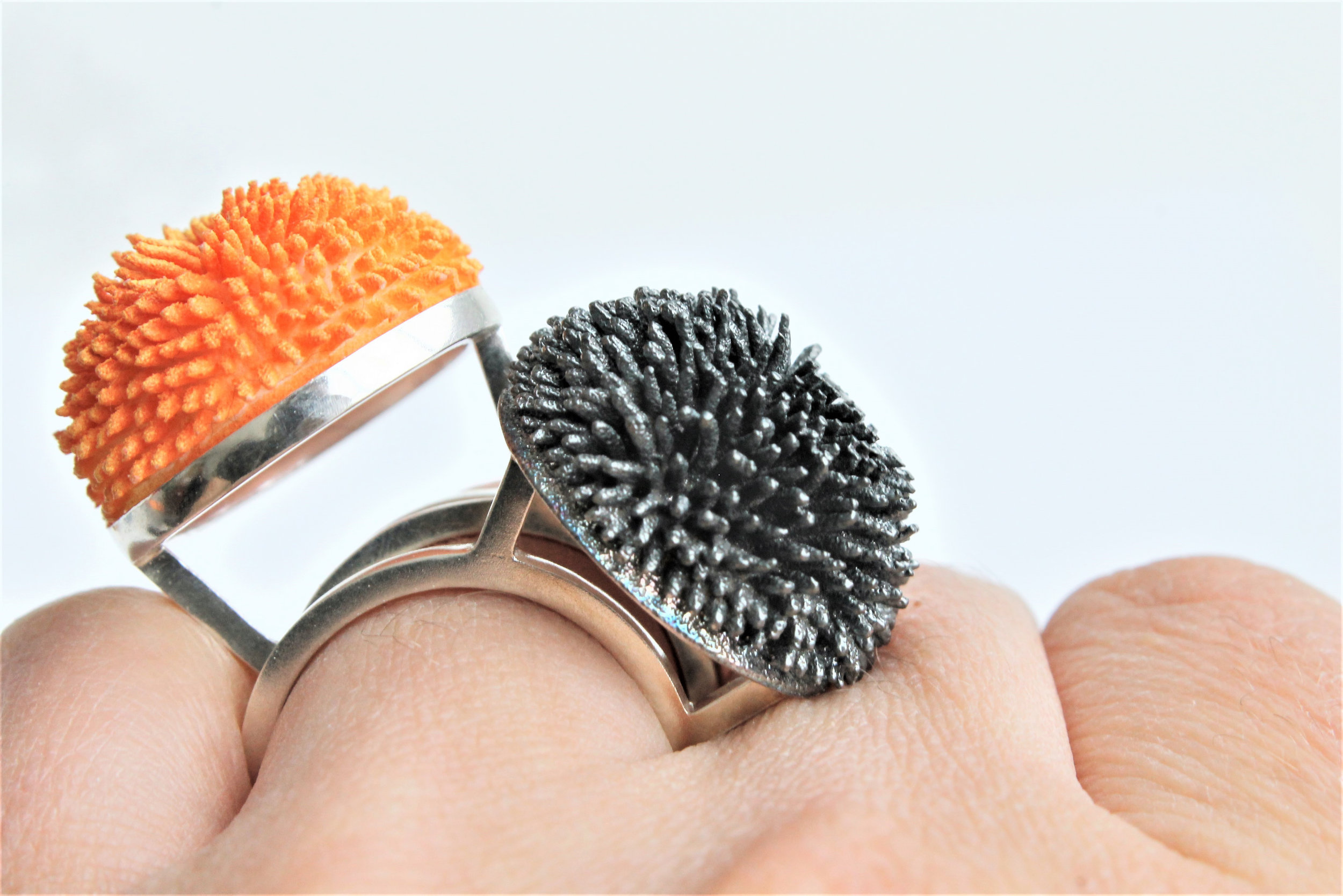 _Adrienn Pesti_Urban Interaction_2019_3Dprinted nylon_acrylic paint_sterling silver_on finger.jpg